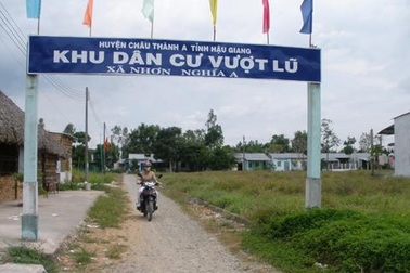 Thủ tướng: Kéo dài thêm 5 năm chương trình làm nhà vượt lũ ĐBSCL 