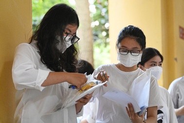 Đề thi và đáp án ngữ văn vào lớp 10 Trường Chuyên Khoa học Tự nhiên vòng 1