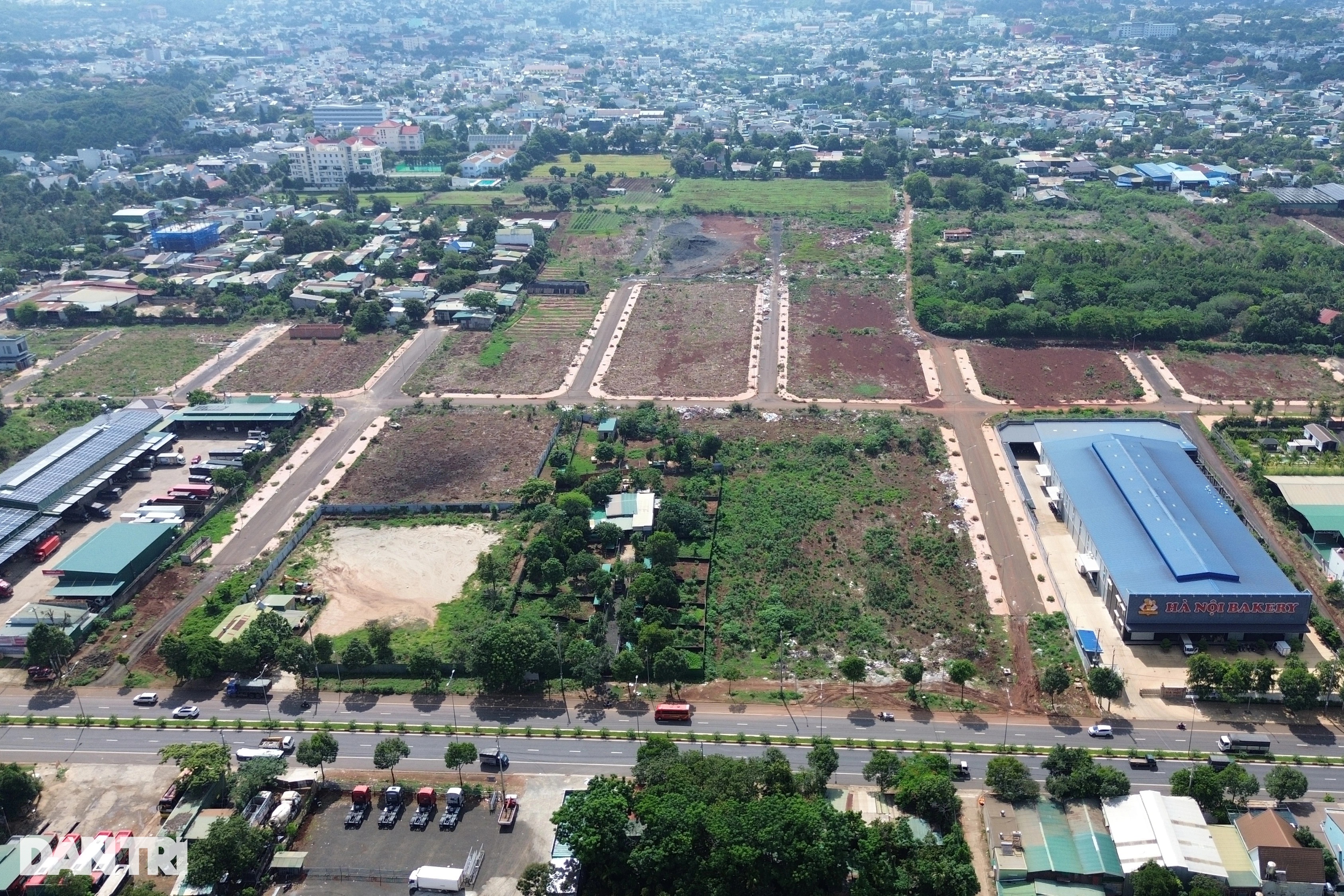 Kim tiêm, rác thải tràn lan tại dự án hơn 350 tỷ đồng chậm tiến độ