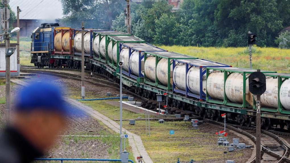 Tình báo Ukraine xác nhận đặt bom phá cầu đường sắt Nga - 1 Tình báo Ukraine xác nhận đặt bom phá cầu đường sắt Nga - 1