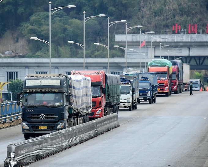 Hàng trăm xe nông sản vẫn ùn ở cửa khẩu - Ảnh 1.