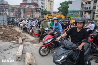 Người dân ngỡ ngàng ngày đầu phân luồng nút La Thành - Nguyễn Chí Thanh