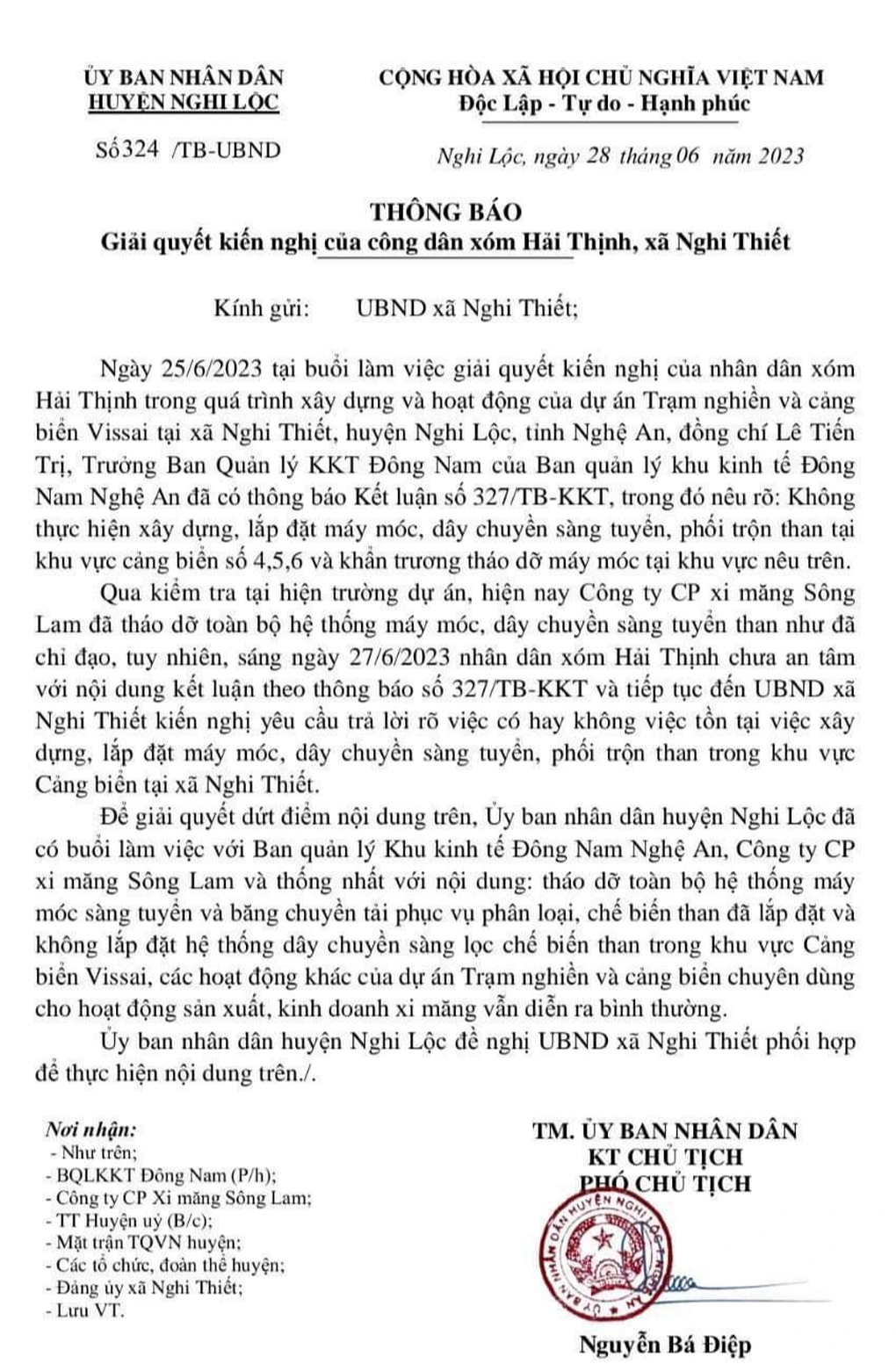 Dân lại dựng lều chặn ô tô tải vào cảng biển quốc tế - 2 Dân lại dựng lều chặn ô tô tải vào cảng biển quốc tế - 2