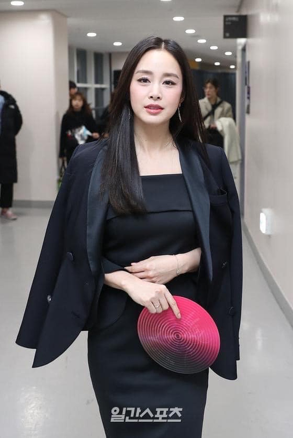 Vẻ đẹp vượt thời gian của mỹ nhân hai con Kim Tae Hee - 6 Vẻ đẹp vượt thời gian của mỹ nhân hai con Kim Tae Hee - 6