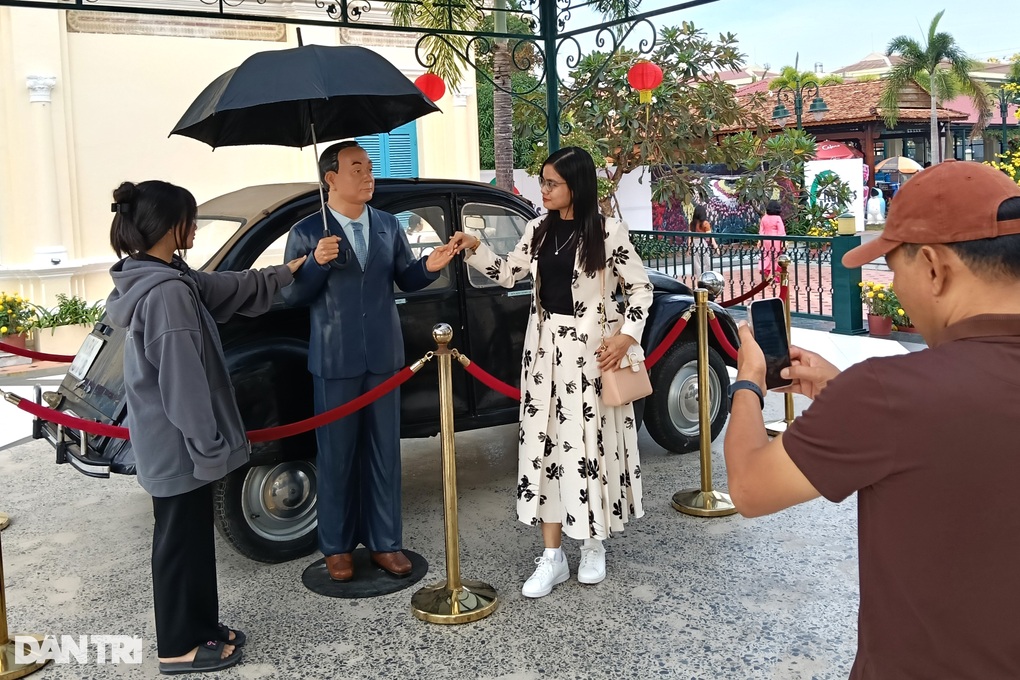 Hàng nghìn du khách xông đất nhà công tử Bạc Liêu, thánh đường Tắc Sậy - 2 Hàng nghìn du khách xông đất nhà công tử Bạc Liêu, thánh đường Tắc Sậy - 2