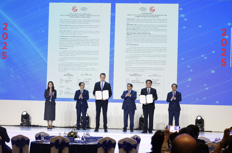 Thủ tướng đối thoại với giám đốc WEF, 60 phút bàn chiến lược cho Việt Nam - 3 Thủ tướng đối thoại với giám đốc WEF, 60 phút bàn chiến lược cho Việt Nam - 3