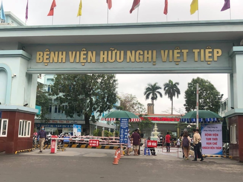 Ca Covid-19 vào gặp bác sĩ, hơn 2.000 nhân viên, bệnh nhân phải xét nghiệm - 1