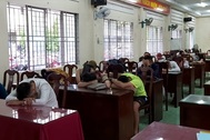 20 nam nữ phê ma túy trong quán karaoke