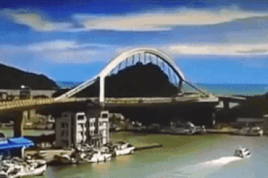 Đài Loan: Cầu sập đè xuống tàu đánh cá, nhiều người nghi bị mắc kẹt