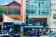 Tiệm kim cương ở TPHCM đông đúc, khách nói bán xong nhận tiền sau vài ngày