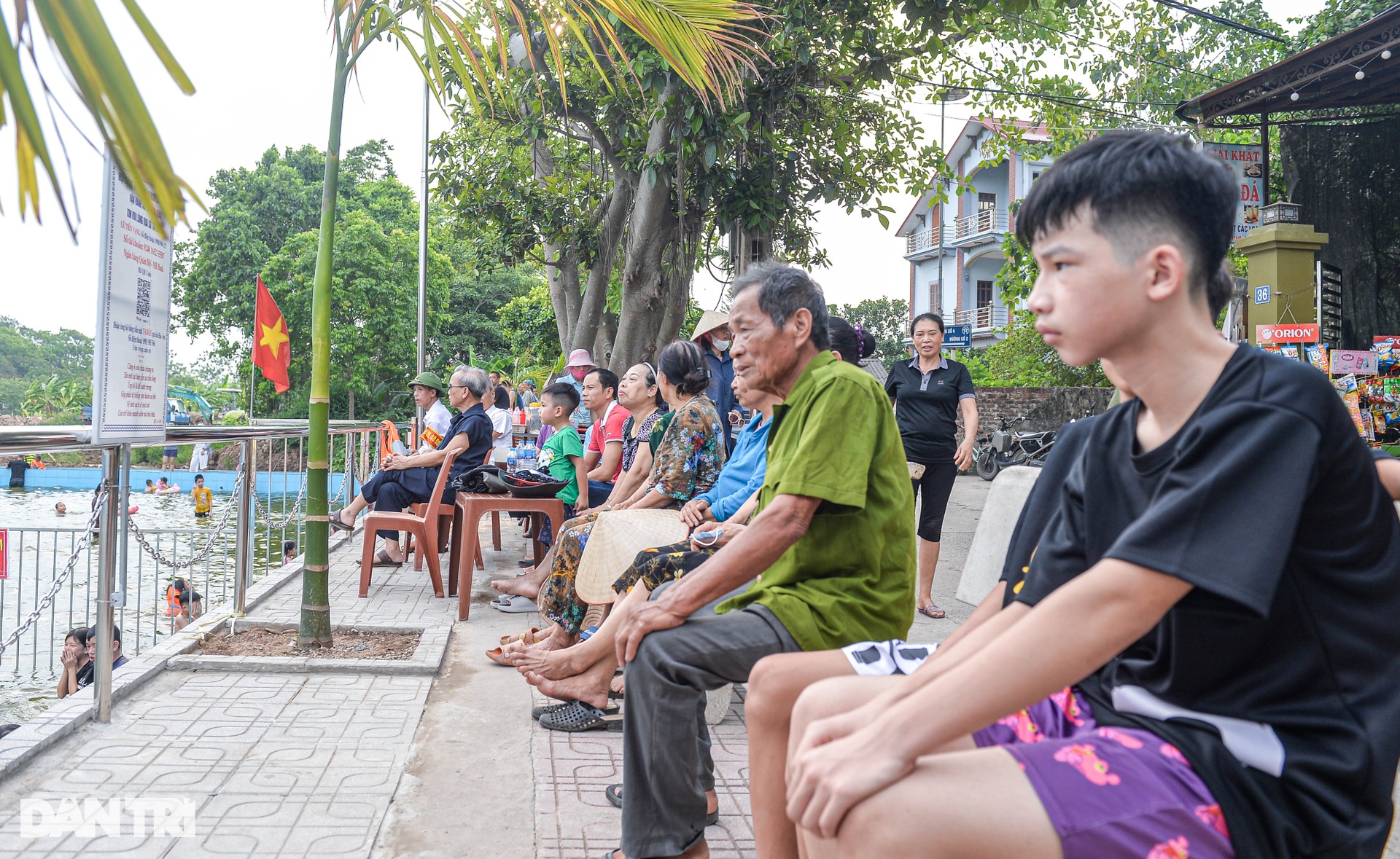 Hà Nội: Người dân ủng hộ 1,3 tỷ đồng biến ao làng thành ao bơi rộng 1.100m2 - 13 Hà Nội: Người dân ủng hộ 1,3 tỷ đồng biến ao làng thành ao bơi rộng 1.100m2 - 13