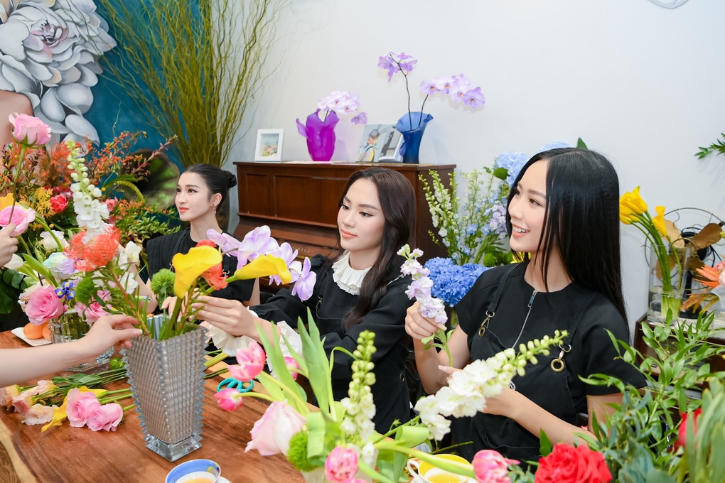 Hình ảnh đời thường của Hoa hậu Mai Phương và hai Á hậu - 4 Hình ảnh đời thường của Hoa hậu Mai Phương và hai Á hậu - 4