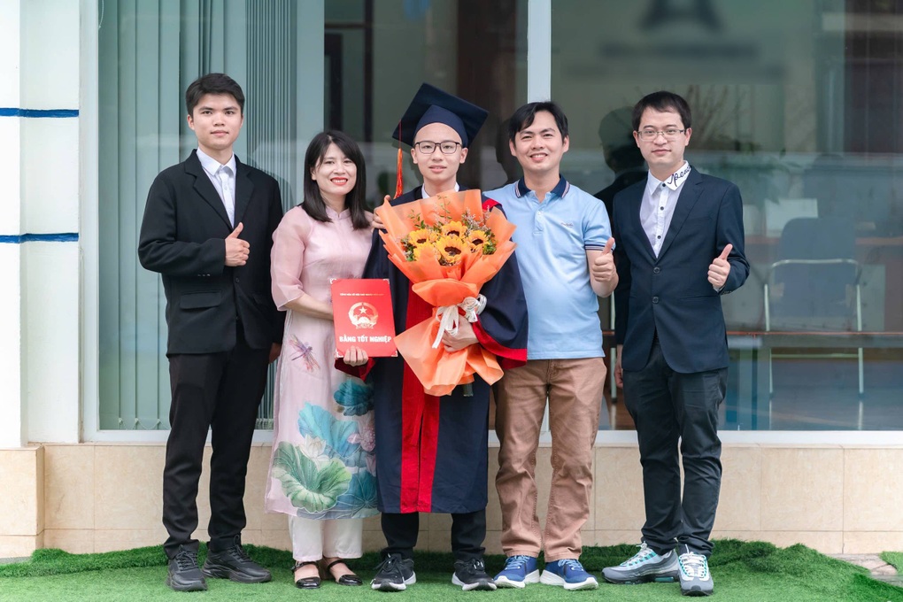 Mẹ thủ khoa chuyên toán toàn thành phố: 23h là giờ giới nghiêm - 3 Mẹ thủ khoa chuyên toán toàn thành phố: 23h là giờ giới nghiêm - 3