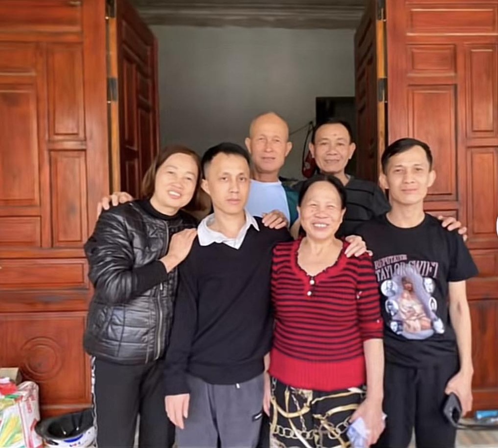 Nhờ xem video trên mạng tìm được con mất tích: Vỡ òa ngày gặp lại sau 31 năm - 2