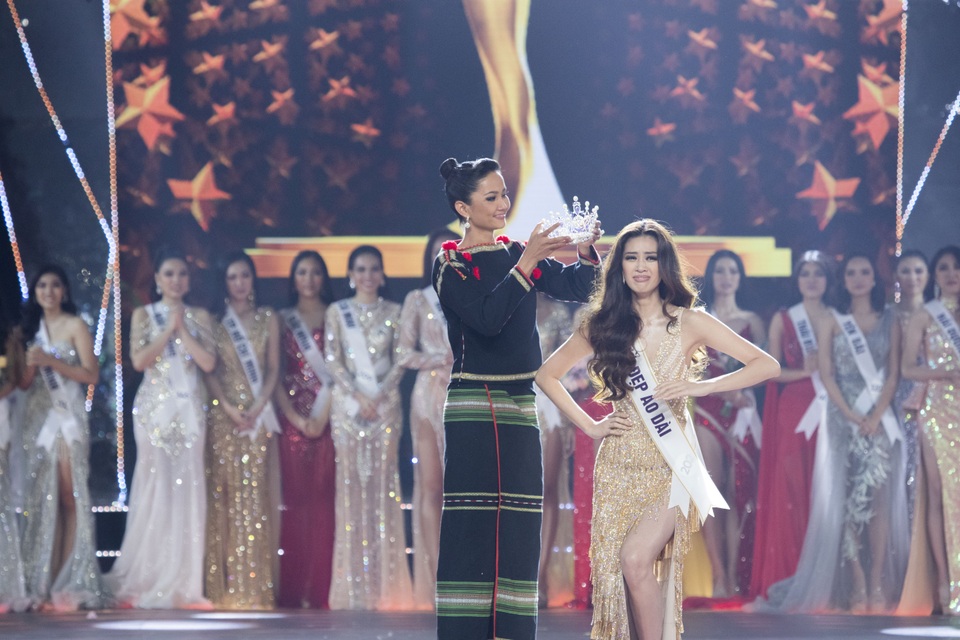 Tân Hoa hậu Hoàn vũ Việt Nam 2019 - mỹ nhân nóng bỏng từng “suýt bị xâm hại” - 2 Tân Hoa hậu Hoàn vũ Việt Nam 2019 - mỹ nhân nóng bỏng từng “suýt bị xâm hại” - 2