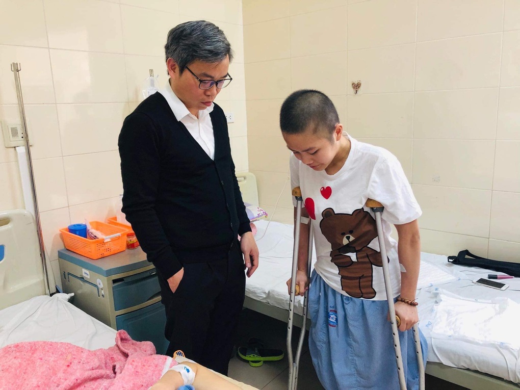 Chiến thắng ung thư xương, cô gái đầu quân vào ngành y để trả ơn cuộc đời - 1 Chiến thắng ung thư xương, cô gái đầu quân vào ngành y để trả ơn cuộc đời - 1
