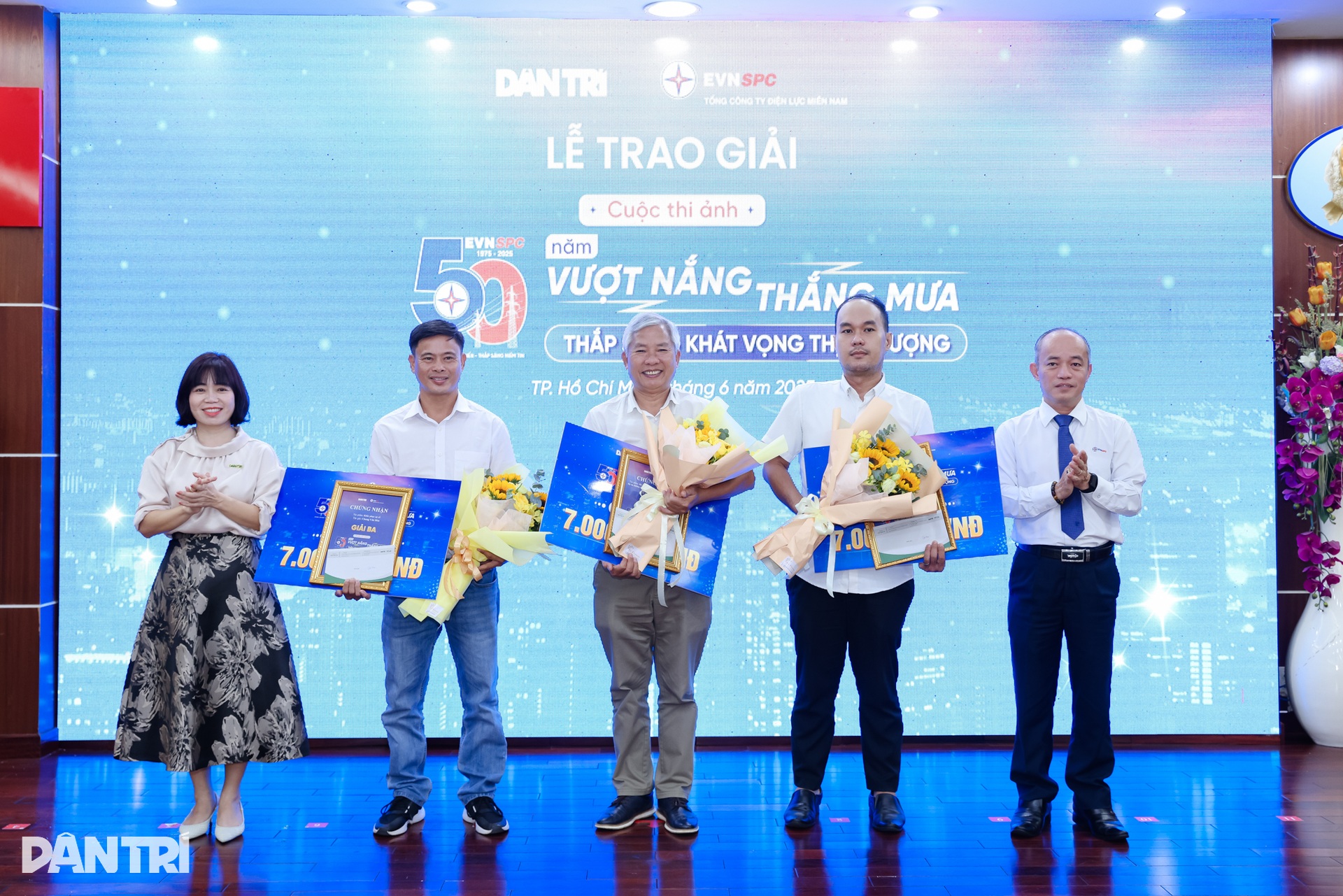 Trao giải cuộc thi ảnh kỷ niệm 50 năm ngành điện lực miền Nam - 9 Trao giải cuộc thi ảnh kỷ niệm 50 năm ngành điện lực miền Nam - 9