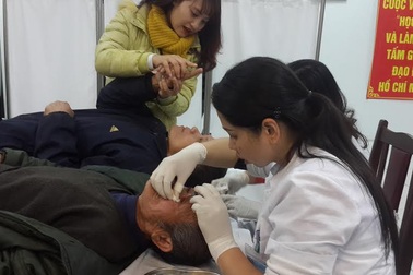 Hà Nội: Chỉ khoảng 20% người mù tìm lại được ánh sáng mỗi năm