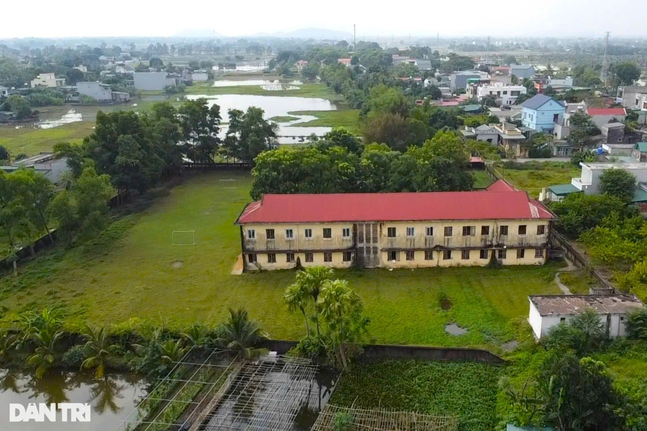 Dua sekolah terbengkalai 4 tahun, jadi tempat pembuangan sampah - 9 Hai ngôi trường bỏ hoang suốt 4 năm, thành nơi đổ rác - 9