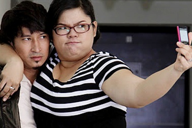 Huy Khánh “méo mặt” vì... mỹ nhân