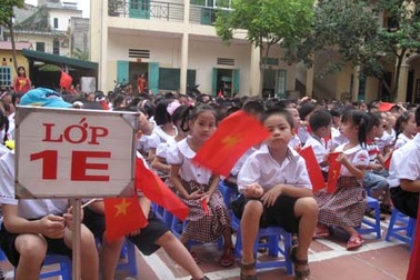 Sổ liên lạc điện tử: Tiện ích hay móc túi tiền phụ huynh?