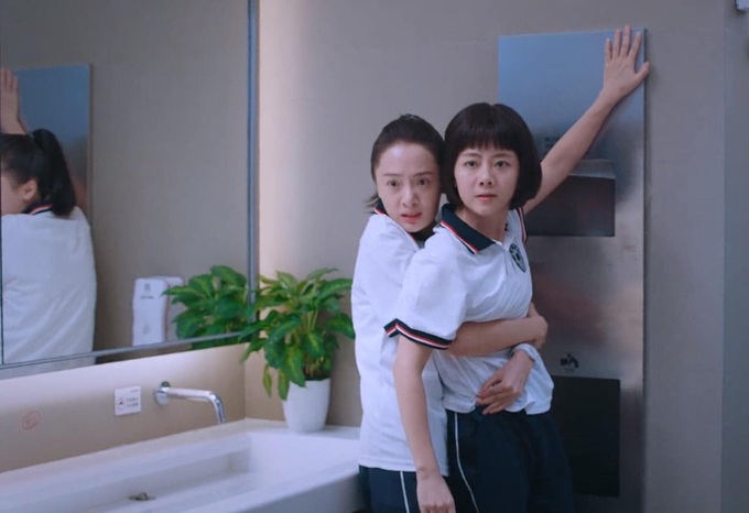 Đàm Tùng Vận thưởng nóng 2 anh nội y đỏ chói loá để thi đâu trúng đó ở Lấy Danh Nghĩa Người Nhà tập 8 - Ảnh 13. Đàm Tùng Vận thưởng nóng 2 anh nội y đỏ chói loá để thi đâu trúng đó ở Lấy Danh Nghĩa Người Nhà tập 8 - Ảnh 13.