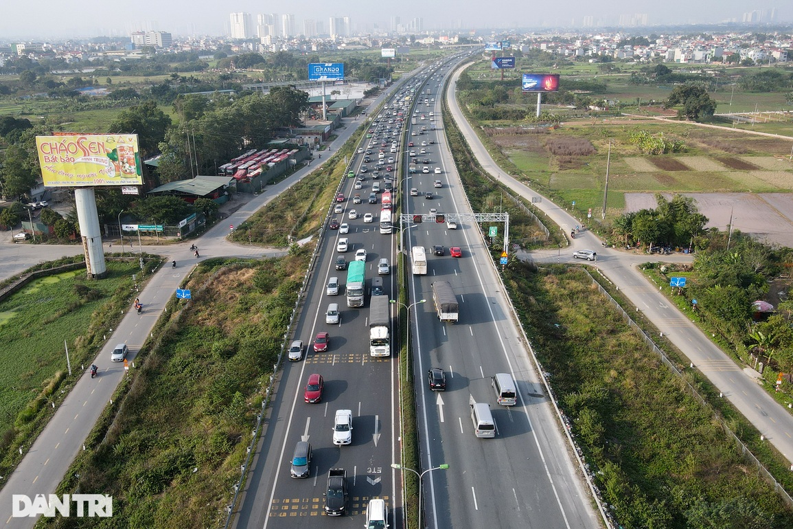 Hàng vạn người rời Hà Nội về quê trong ngày làm việc cuối cùng năm Tân Sửu - 1 Hàng vạn người rời Hà Nội về quê trong ngày làm việc cuối cùng năm Tân Sửu - 1