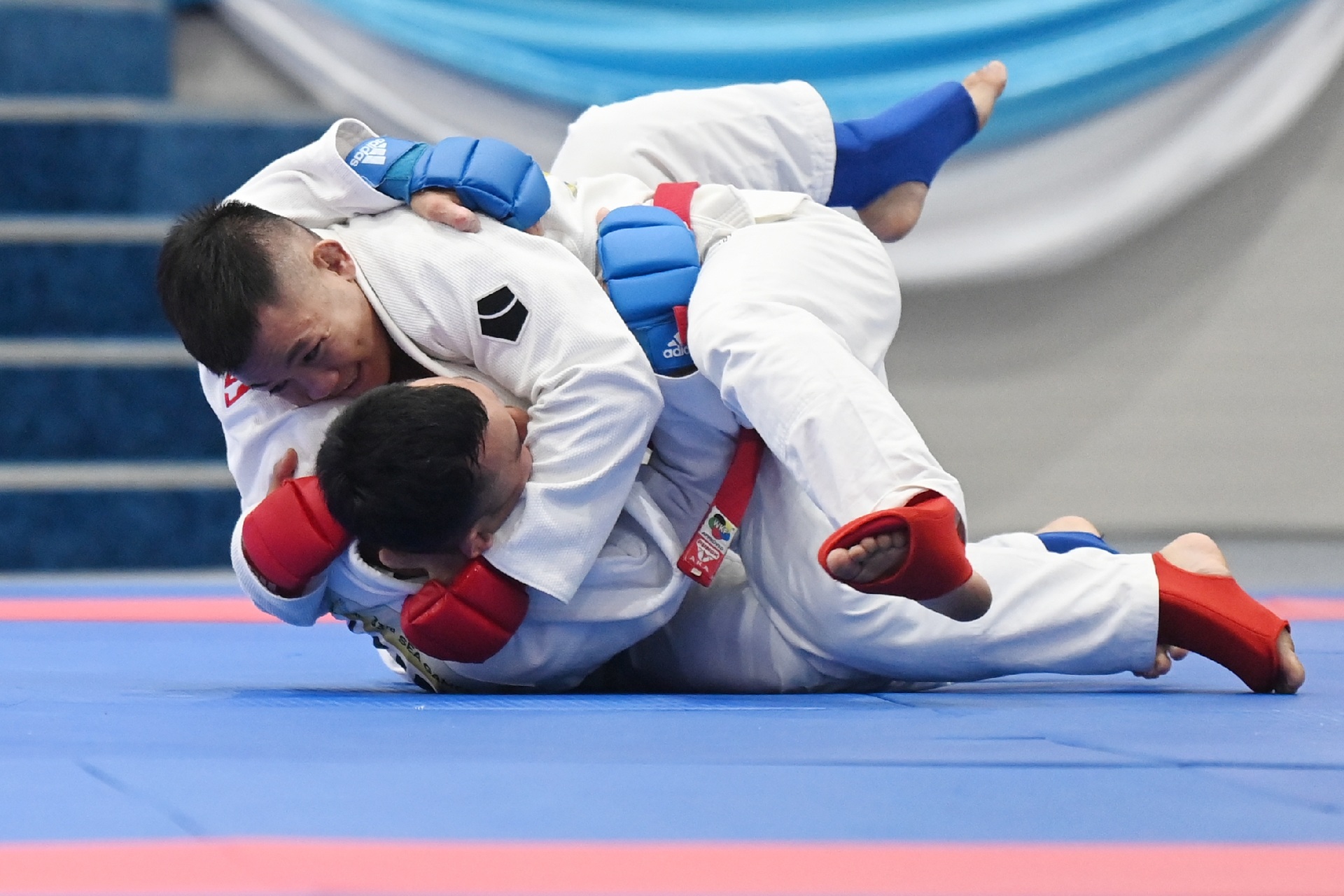 Världsmästaren Dao Hong Son förlorade sin öppningsmatch vid SEA Games med 33-5. Nhà vô địch thế giới Đào Hồng Sơn thua ngay trận ra quân SEA Games 33 - 5