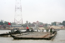 Cắt cầu phao Đuống vì nước sông lên cao