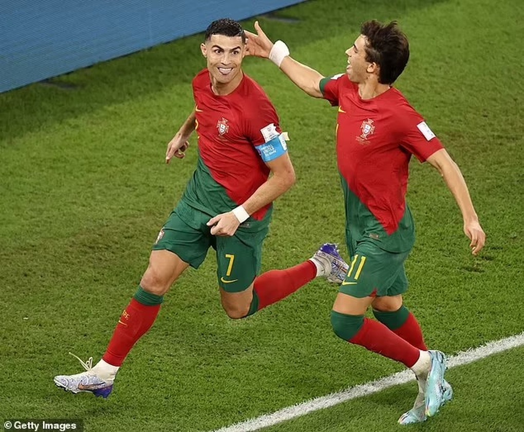 Cổ động viên chỉ trích Ronaldo ăn vạ để kiếm phạt đền - 3 Cổ động viên chỉ trích Ronaldo ăn vạ để kiếm phạt đền - 3