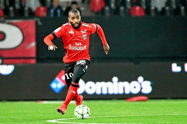 So sánh về đẳng cấp, thực lực giữa Guingamp và Pau FC