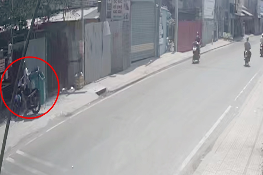 Tài xế giao hàng ở TPHCM đuổi theo kẻ trộm trong vô vọng - 1 Tài xế giao hàng ở TPHCM đuổi theo kẻ trộm trong vô vọng - 1