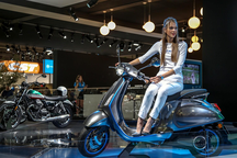 Piaggio sẽ đưa xe máy điện Vespa Elettrica về Việt Nam