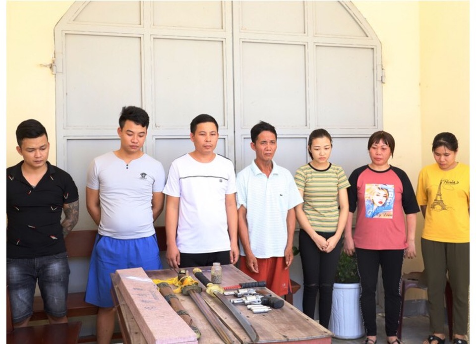 Phá đường dây đánh bạc 5 tỷ đồng, thu nhiều hàng nóng - 2 Phá đường dây đánh bạc 5 tỷ đồng, thu nhiều hàng nóng - 2
