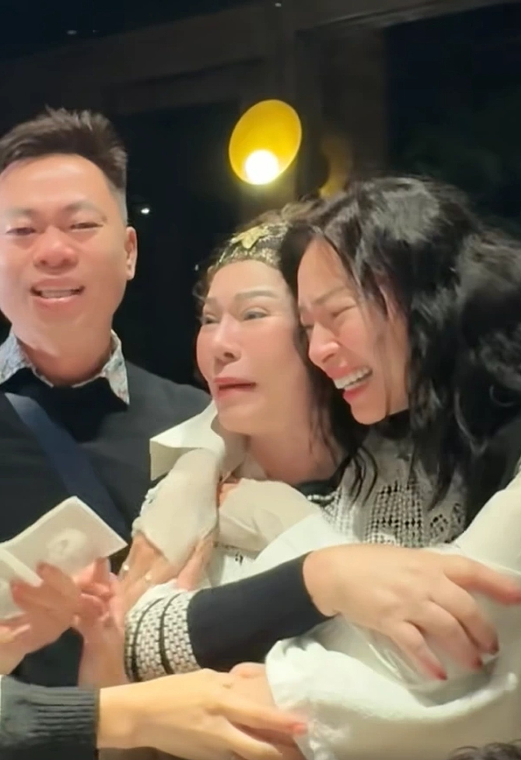 Ngô Thanh Vân được chồng kém tuổi chăm sóc từng chút khi mang bầu ở tuổi 46 - 3 Ngô Thanh Vân được chồng kém tuổi chăm sóc từng chút khi mang bầu ở tuổi 46 - 3