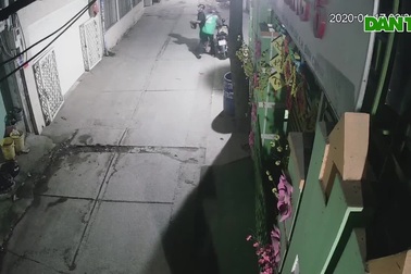 Bị tạt sơn đe dọa vì món nợ của con trai