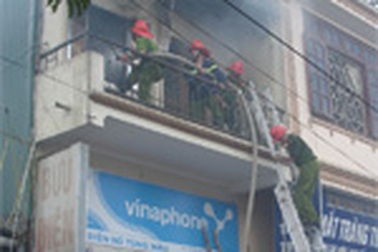 Cháy lớn tại đại lí bưu điện Hồ Tùng Mậu