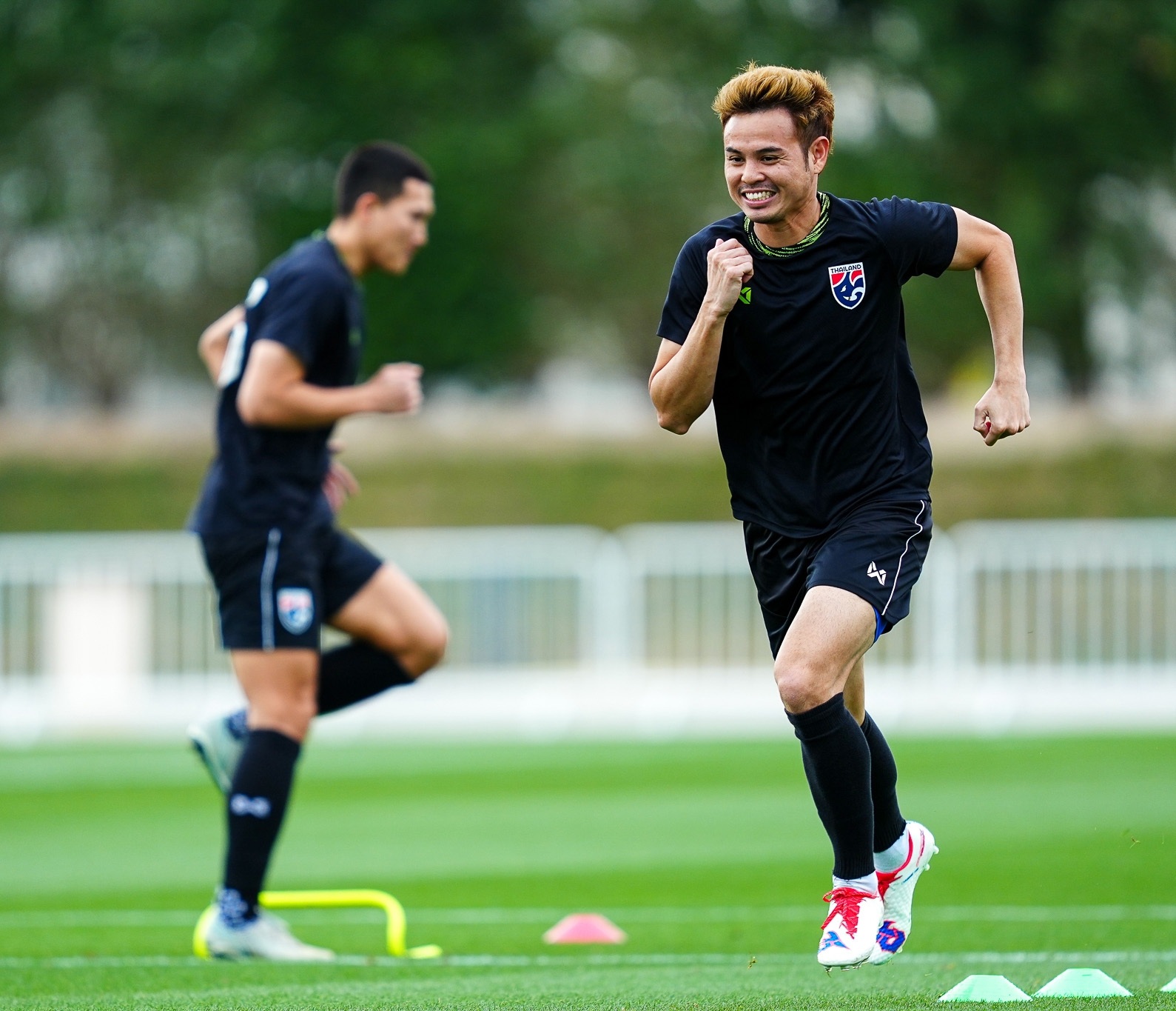 ការត្រៀមខ្លួនចុងក្រោយរបស់ថៃ និងអ៊ូសបេគីស្ថាន មុនការប្រកួតដ៏ដាច់ខាត - ១ Bước chuẩn bị cuối cùng của Thái Lan và Uzbekistan trước trận quyết đấu - 1