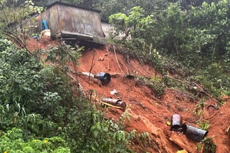 Đèo Mimosa ở Lâm Đồng sạt lở, nhà dân chênh vênh trên taluy