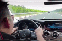 Tài xế xe sang chạy quá tốc độ còn đăng video lên mạng để “khoe”