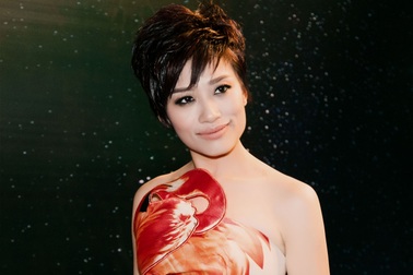 Giám khảo Trần Ly Ly toả sáng trên ghế giám khảo