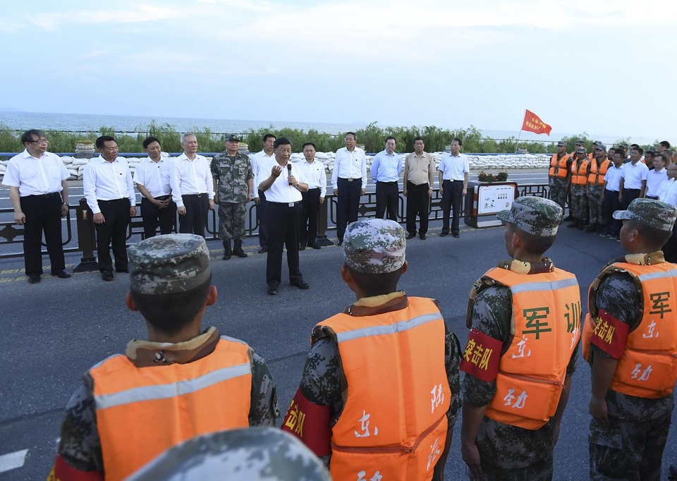 Ông Tập Cận Bình thị sát vùng lũ, lệnh quân đội chiến đấu với thiên tai - 1 Ông Tập Cận Bình thị sát vùng lũ, lệnh quân đội chiến đấu với thiên tai - 1