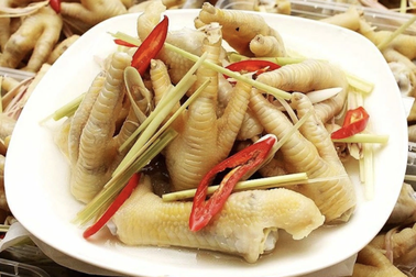 Cô gái 20 tuổi phải đi cấp cứu vì tai nạn bất ngờ khi làm món chân gà sả ớt