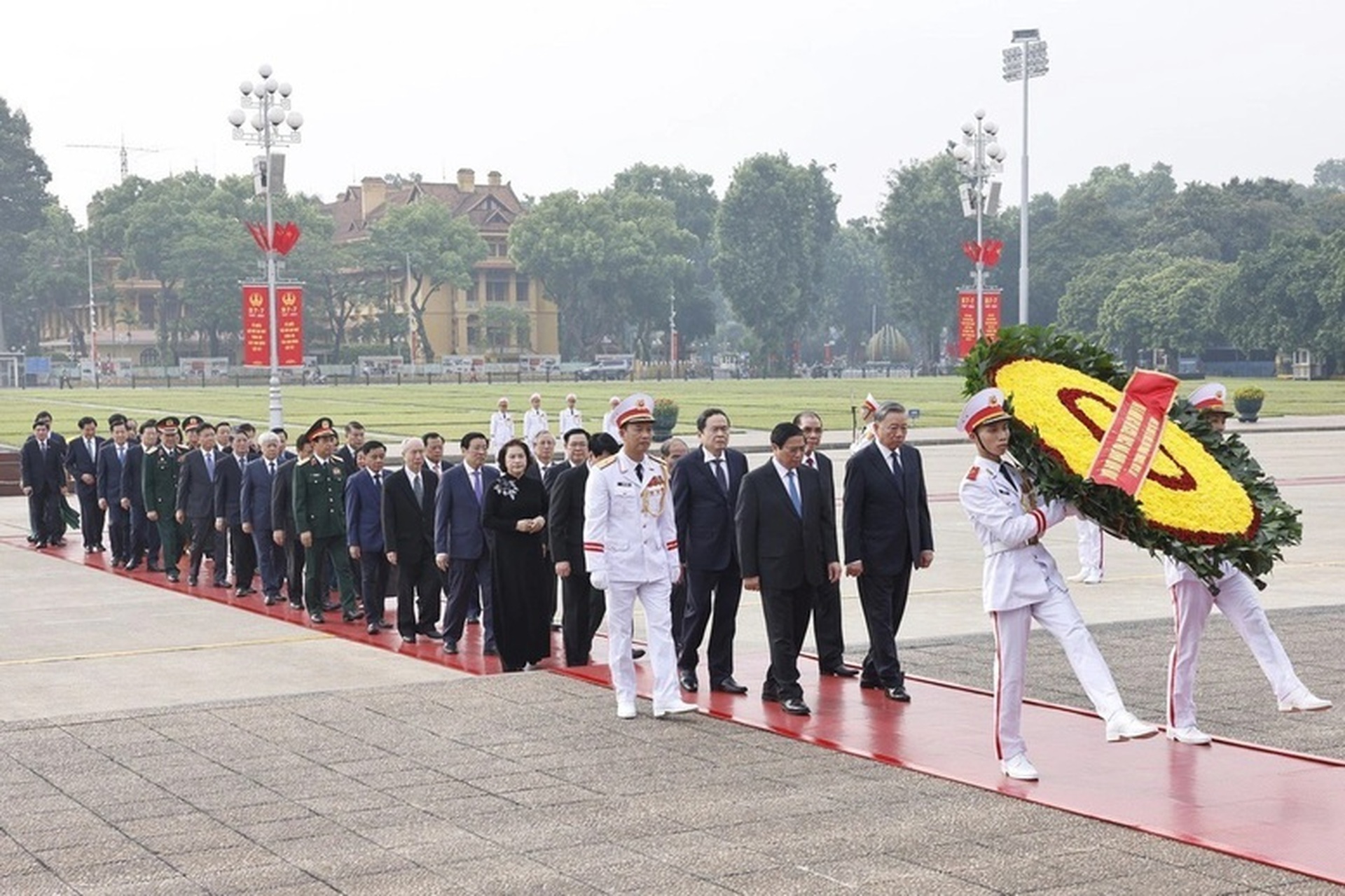 Lãnh đạo Đảng, Nhà nước viếng Chủ tịch Hồ Chí Minh và các Anh hùng liệt sĩ - 1