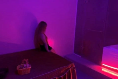Giải cứu cô gái 18 tuổi bị bán vào quán massage với giá 11 triệu đồng