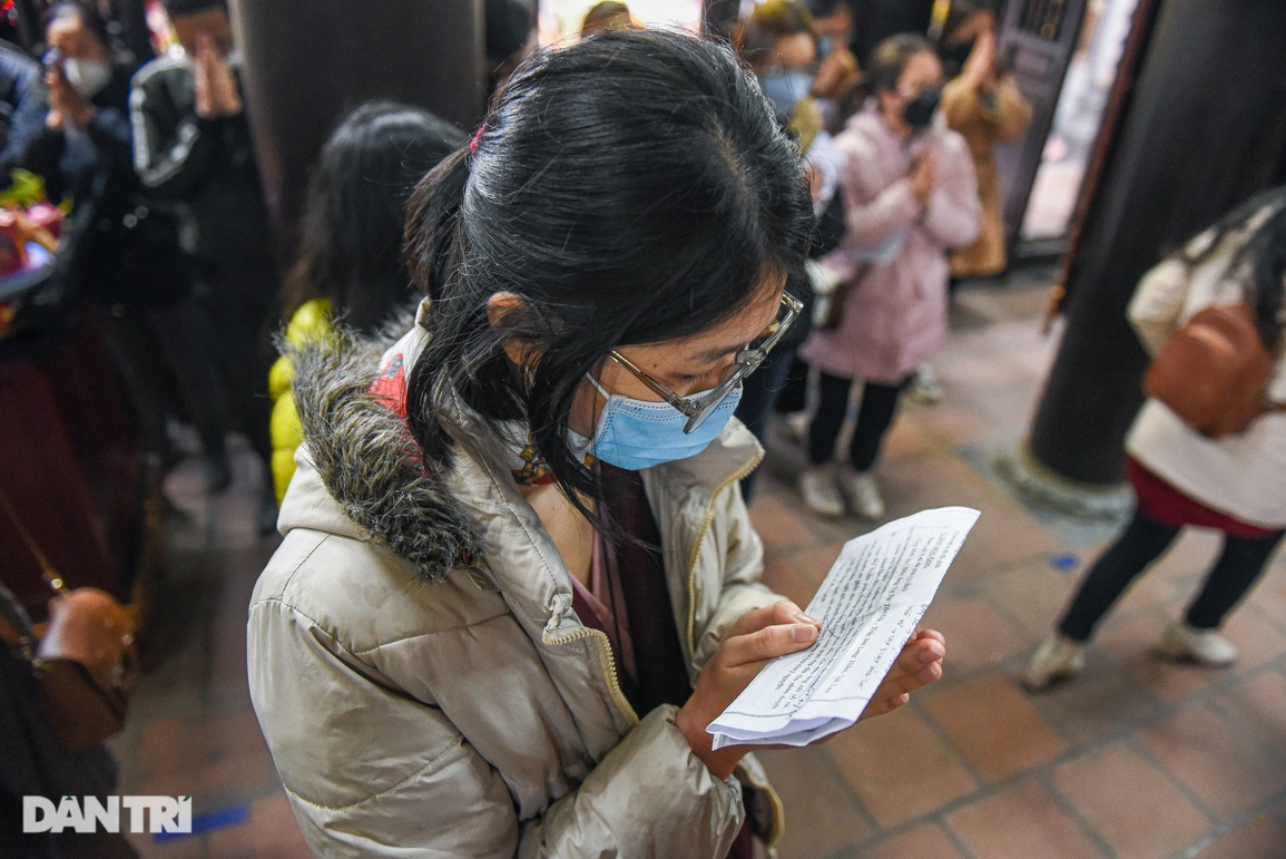 Giới trẻ Hà Thành đến chùa Hà cầu thoát ế trước ngày lễ tình yêu - 5 Giới trẻ Hà Thành đến chùa Hà cầu thoát ế trước ngày lễ tình yêu - 5