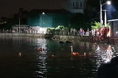 Vụ lật thuyền khiến 2 bé gái tử vong: Kinh doanh thuyền đạp vịt trái phép