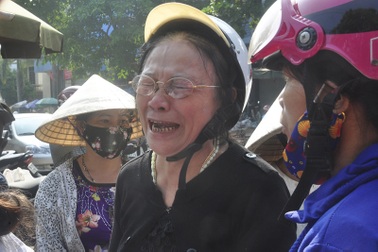 Vụ cháy hàng trăm ki-ốt chợ: Tiểu thương cạn nước mắt!