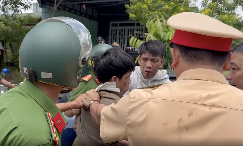 Truy đuổi 30km bắt giữ người lái ô tô “thông chốt” ở Lâm Đồng - 2 Truy đuổi 30km bắt giữ người lái ô tô “thông chốt” ở Lâm Đồng - 2