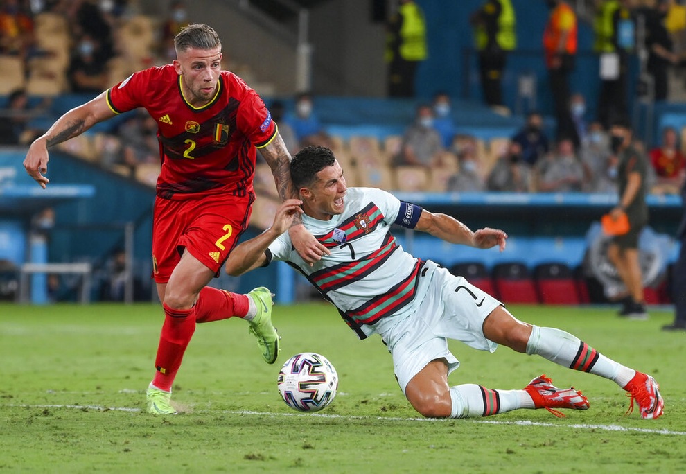 Nỗi đau cùng cực của C.Ronaldo khi Bồ Đào Nha bị loại ở Euro 2020 - 2 Nỗi đau cùng cực của C.Ronaldo khi Bồ Đào Nha bị loại ở Euro 2020 - 2